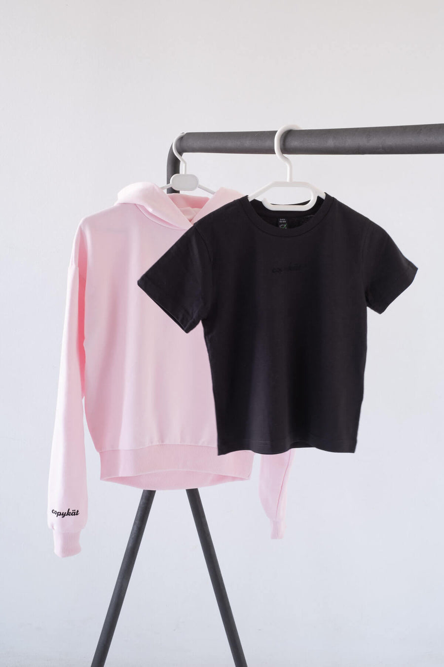 COPYKÄT Junior classic jersey t-shirt 3-4 YRS - Black and pink hoodie